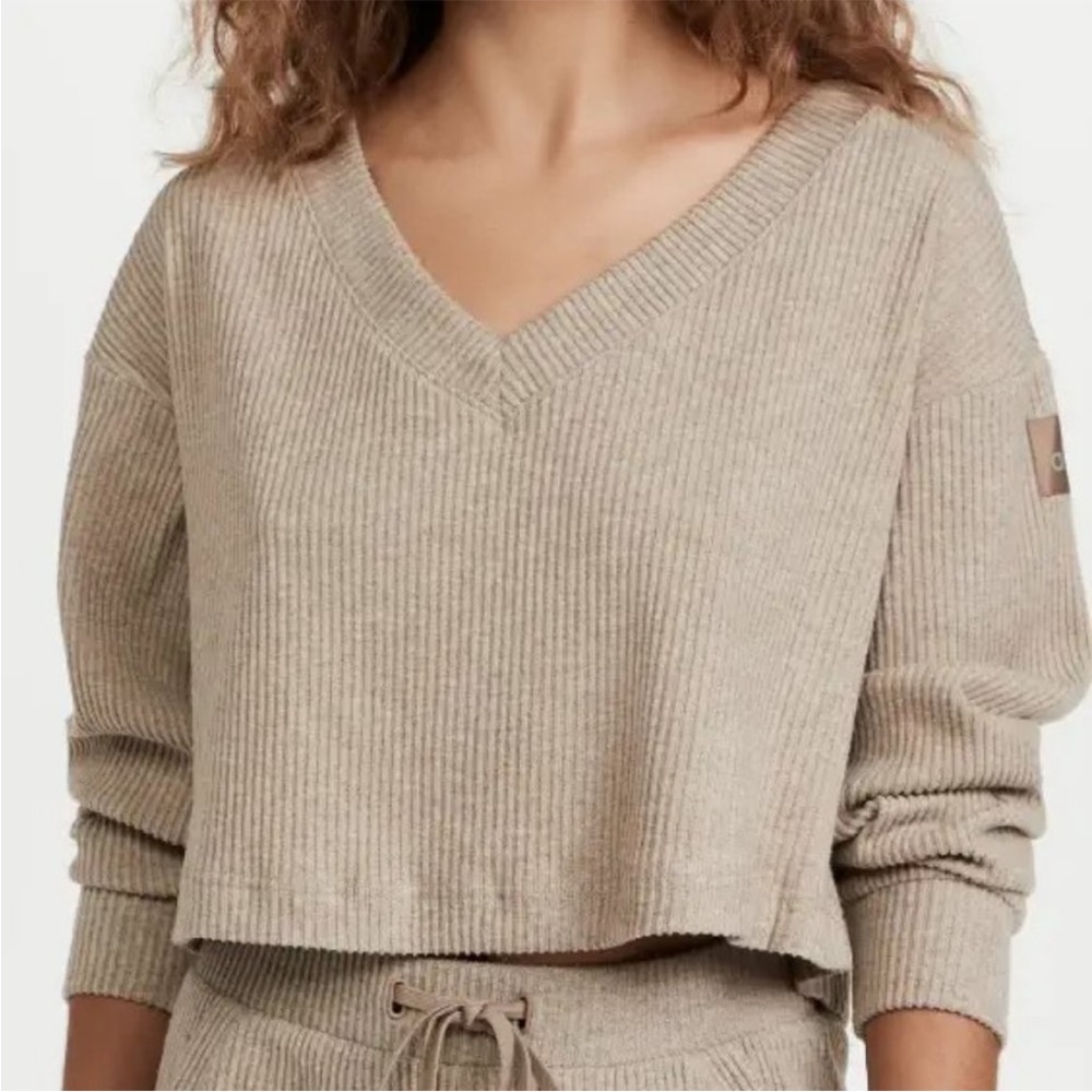 Ali Yoga Muse V Neck Pullover